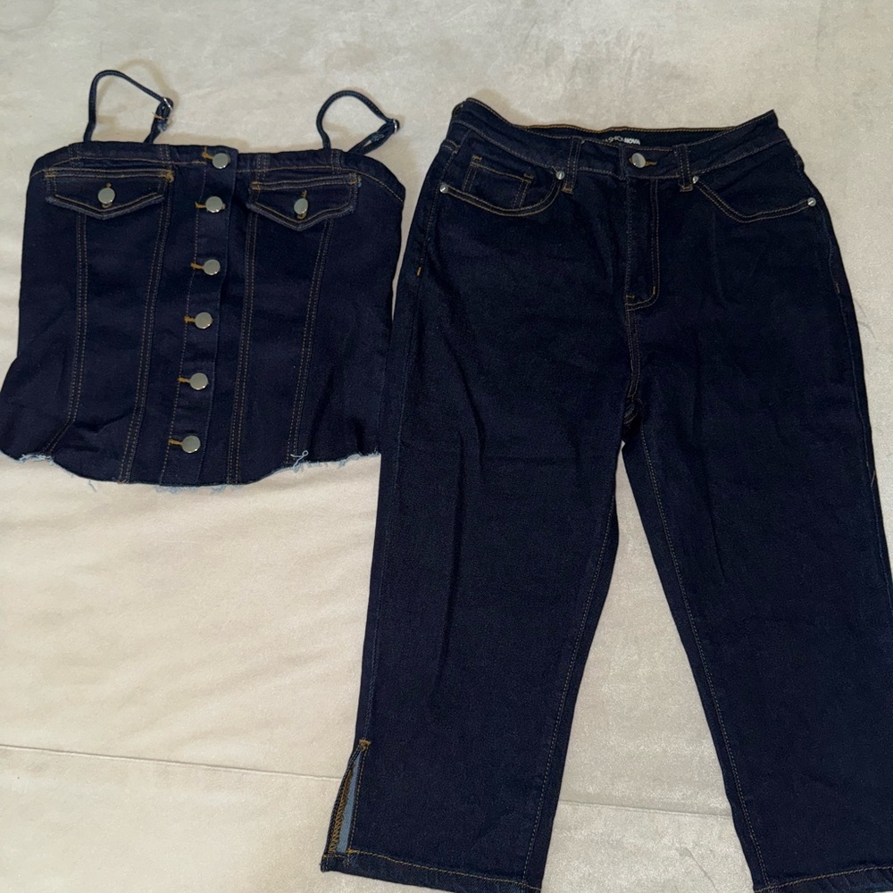 Elegant Dark Blue Cropped Jeans